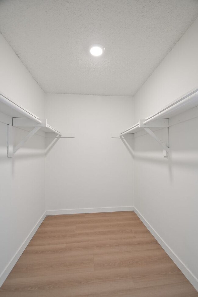 Building Photo - j125