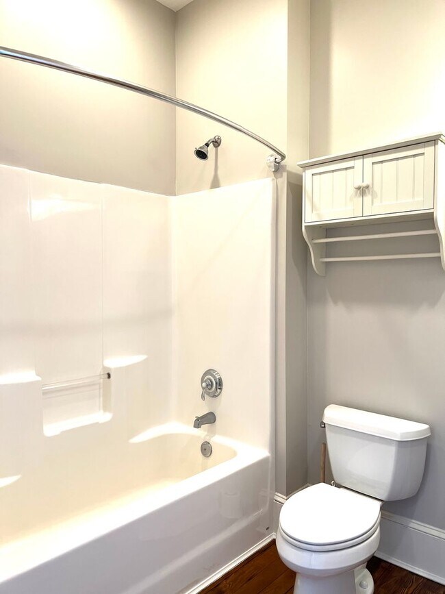 Building Photo - Historic Downtown Hendersonville! Beautifully restored 3 bedroom 2 bath home for rent