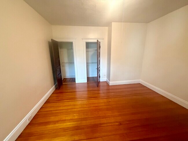 Building Photo - 807 Centre St