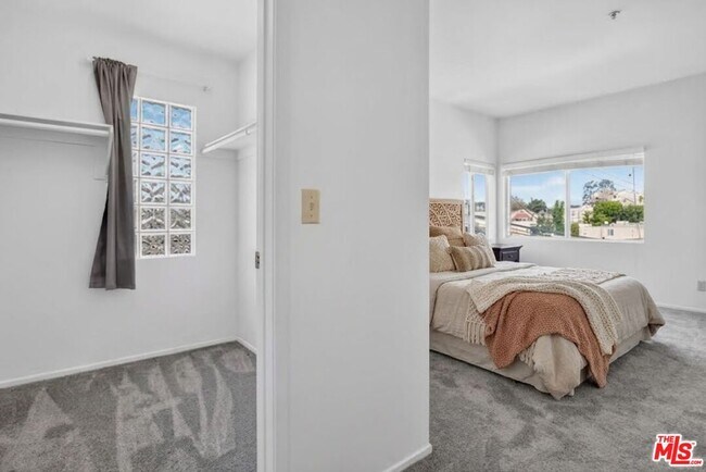 Building Photo - 3561 Clarington Ave