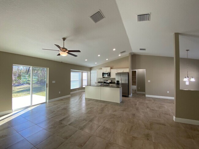 Building Photo - Desirable SW Ocala Neighborhood 3/2/2 **WON"T LAST**