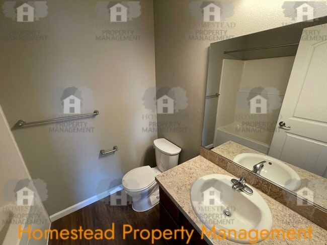 Building Photo - 1410-1412 Marigold Dr
