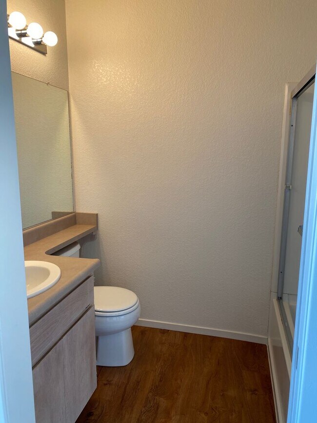 Building Photo - 1023 Burton Dr