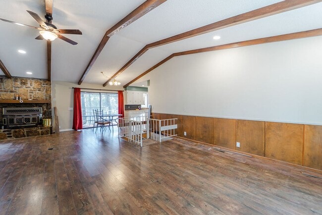 Building Photo - Spacious 3 Bedroom, 3 Bath Two story home!!