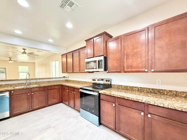 Building Photo - 10631 E Sunflower Ln