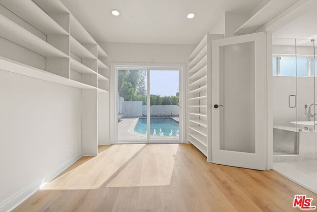 Building Photo - 500 Warner Ave