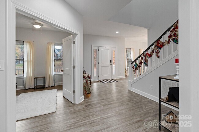 Building Photo - 122 Rutan Ct