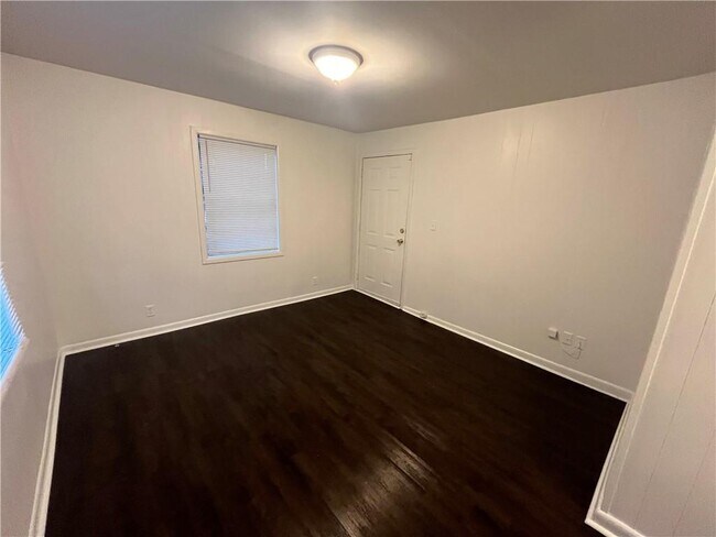 Building Photo - 3 Southern St