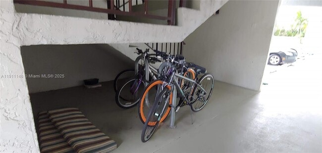 Building Photo - 1400 NE 54th St