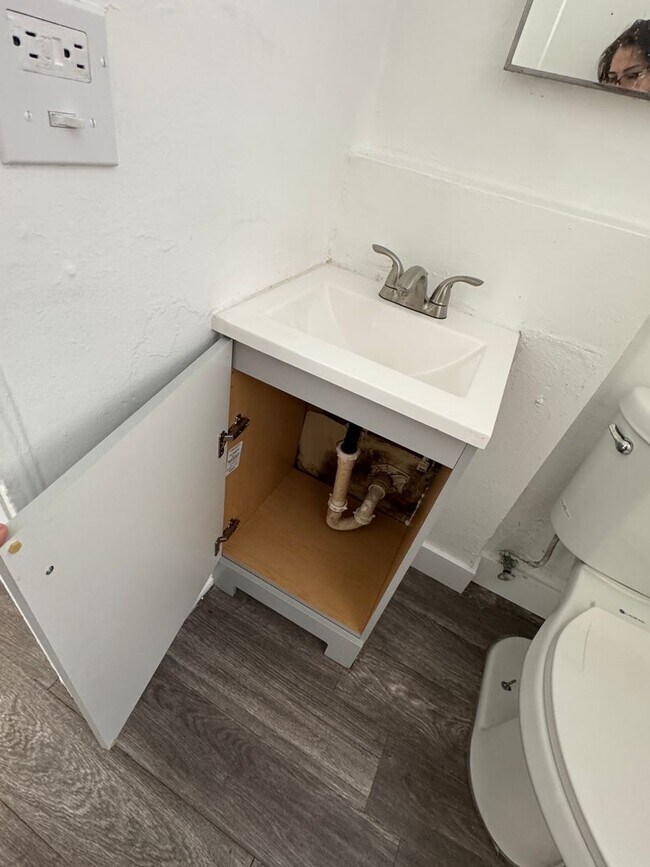 Building Photo - 834-846 N Davidson Ave