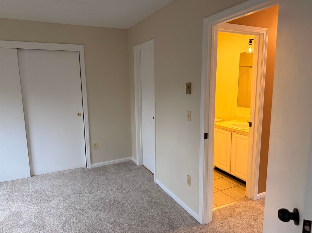 Building Photo - L4 Stonehedge, L4