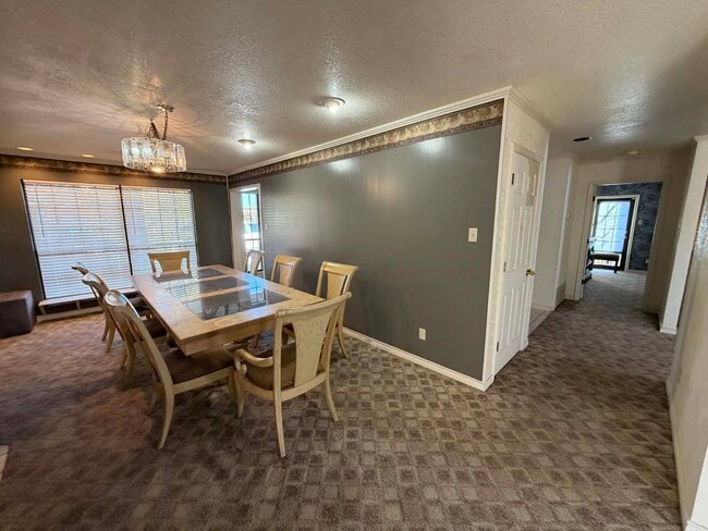 Building Photo - 1609 Westwind Dr