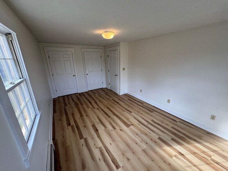 Building Photo - 253 Davis Rd