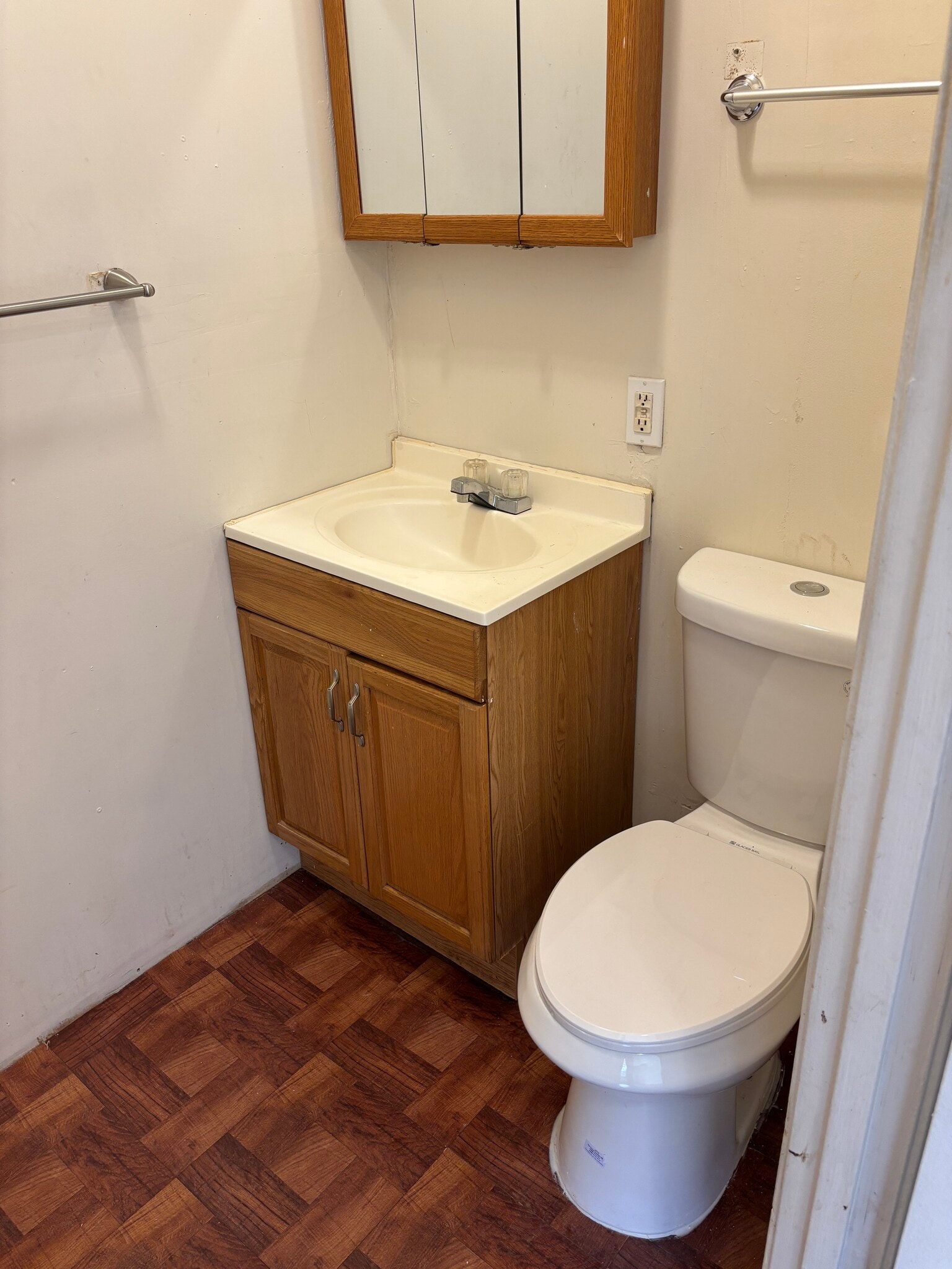 Bathroom - 1326 W Pratt St