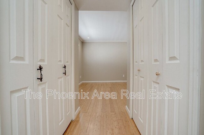 Building Photo - 1143 E Sandpiper Dr