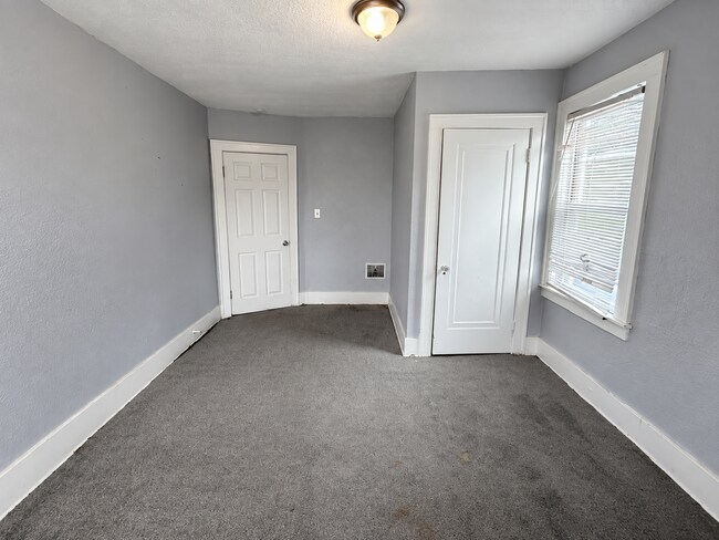 Building Photo - 4368 Buckingham