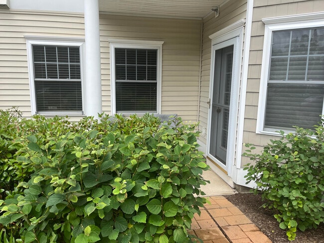 private entrance - 1 Sterling Hill Ln