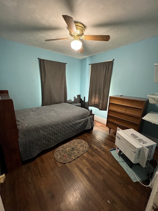 Building Photo - 1223 Bensch St