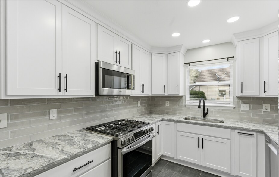 Building Photo - 11356 Sutton Lakes Ct