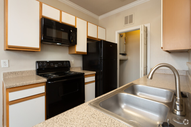 3BR,2BA - 1304SF C1 TOWNHOME - KITCHEN - Park Vista Townhomes