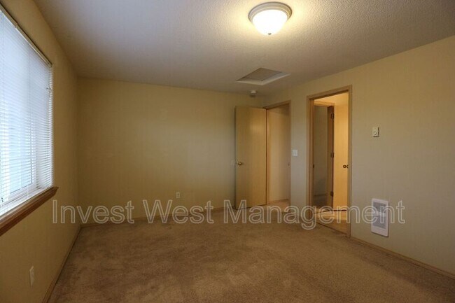 Building Photo - 1830 SE 11th Ave