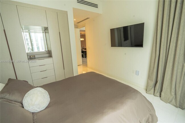 Building Photo - 300 Biscayne Blvd Way