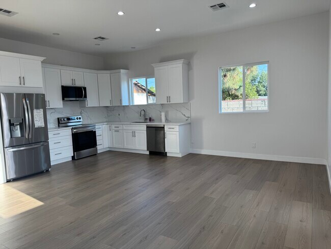Building Photo - 7414 Cleon Ave