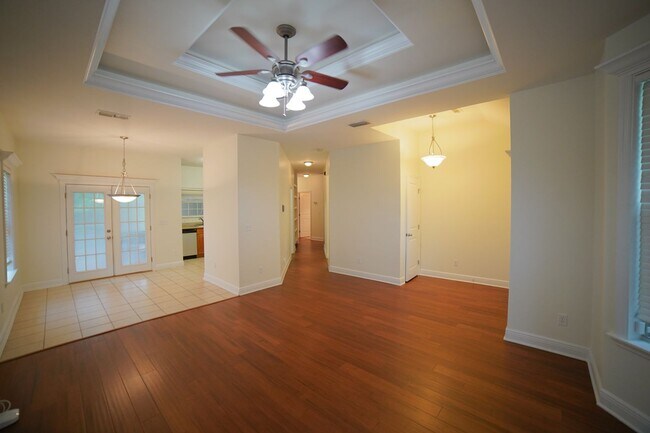 Building Photo - 3 Bed / 2 Bath with 2 Car Garage in NW