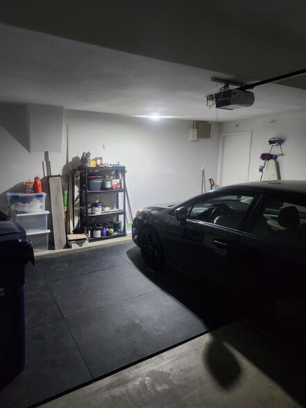 Garage - 5910 S Colonial Way