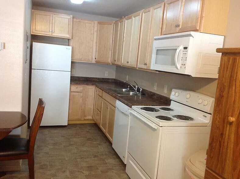 Building Photo - 812 Adams Ave