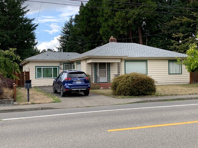 Primary Photo - 1709 Lake Park Dr SW