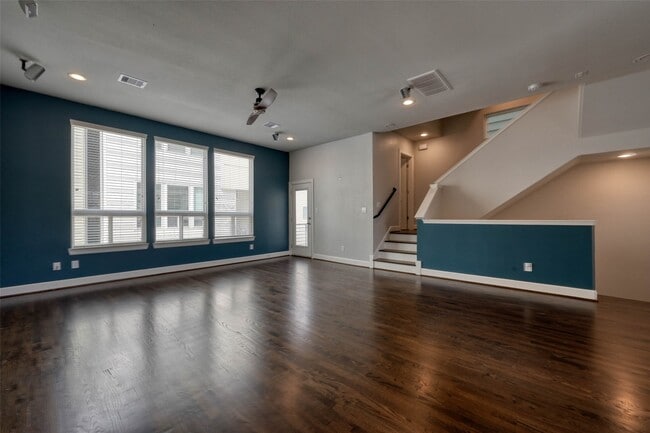 Building Photo - 951 W 17th St