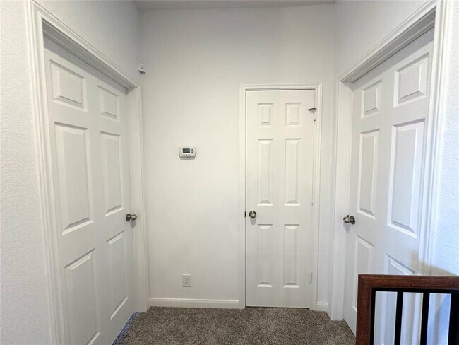 Building Photo - 9201 Brodie Ln