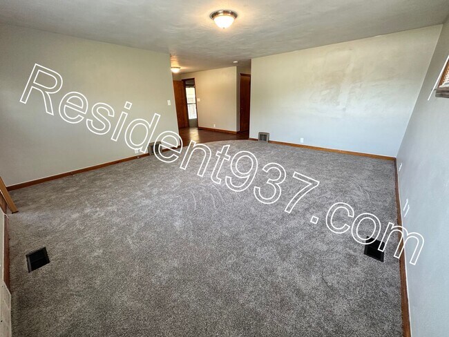 Building Photo - 3 Bed 1 Bath Home
