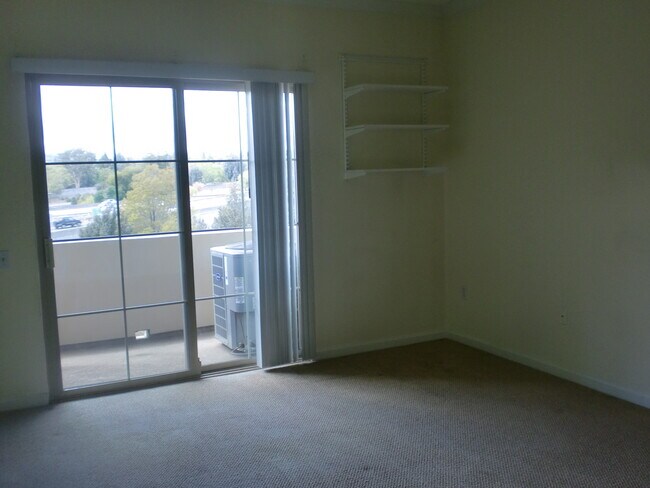 living room with balcony - 1315 Alma Ave