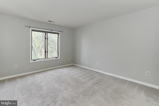 Building Photo - 4021 Lake Glen Rd