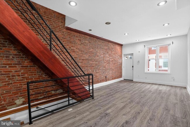 Building Photo - 1302 N Dover St
