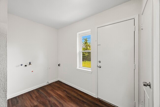Building Photo - 7303 Housman
