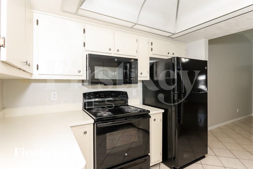 Building Photo - 3511 SE 1st Pl