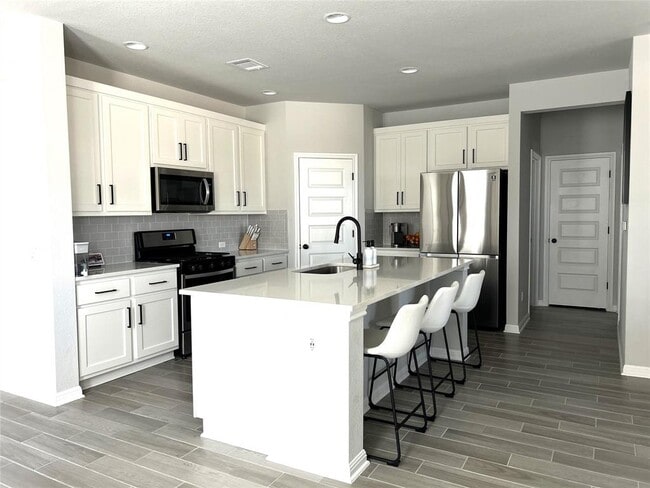 Building Photo - 700 Hays Hill Dr