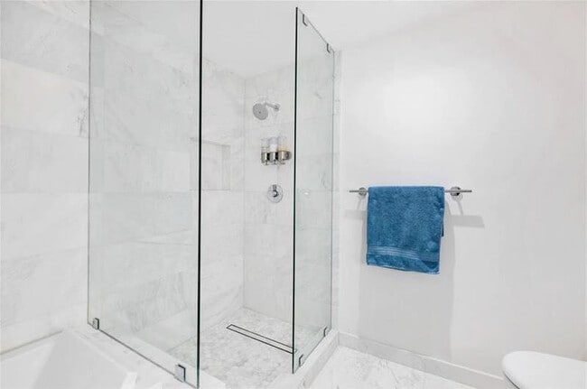 Building Photo - 401 N Birch Rd