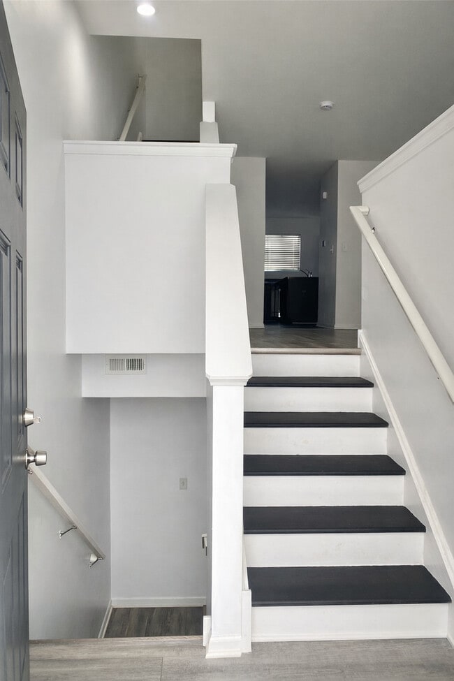 Building Photo - 308 Niagara Dr