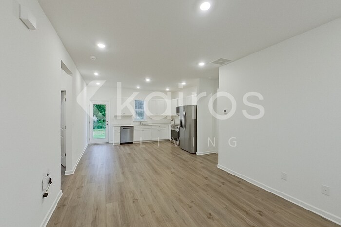 Building Photo - 122 Silver Maple Cir