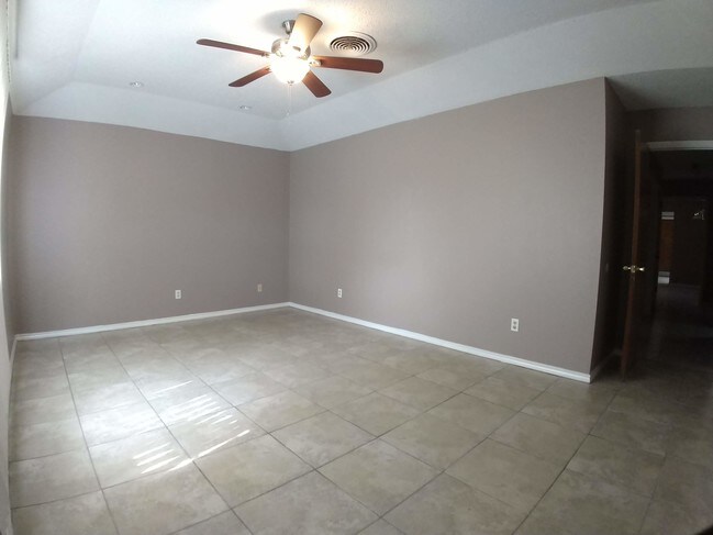 Building Photo - 3620 Gumwood Ave