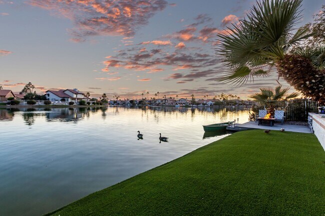 Building Photo - 4 bedroom Lakefront Property
