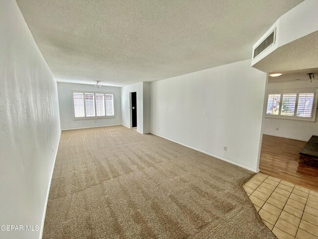 Building Photo - 1305 Vista De Oro Dr