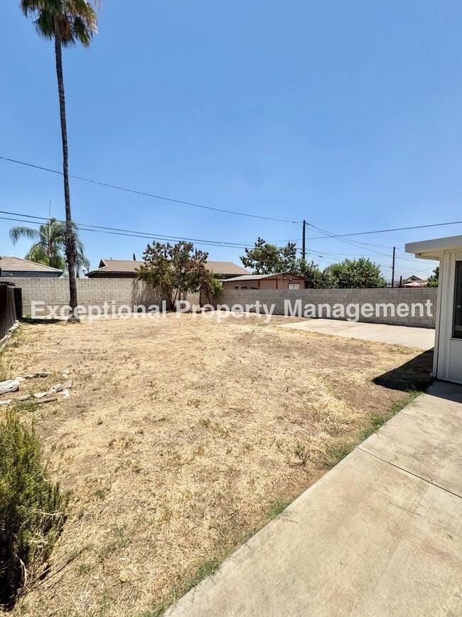 Building Photo - Ready to move in 2 bedroom 1 bath home