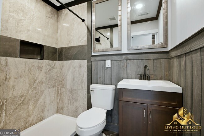 Building Photo - 1439 Westridge Rd SW