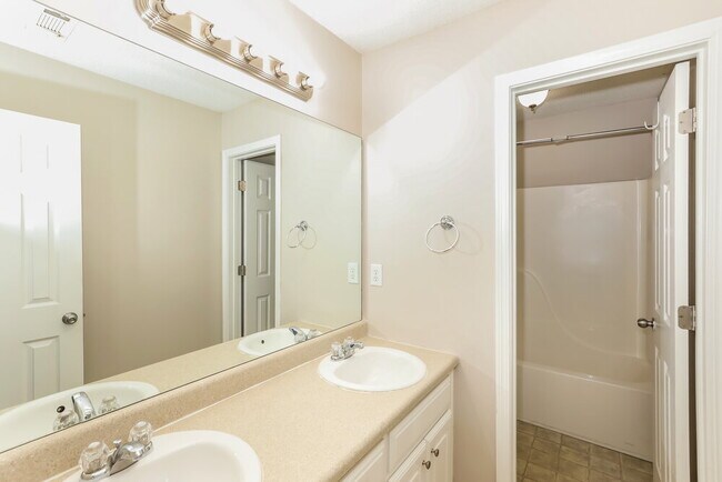 Building Photo - 10900 Hondal Ct