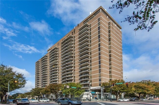 Building Photo - 620 Peachtree St NE